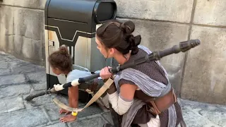 Rey And Younglings Hide From Stormtroopers in Galaxy's Edge (Re-Upload)