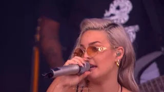 Anne Marie LİVE PERFORMANCE  konser işte bu 'Ciao Adios' and 'Alarm' at V Festival 2017