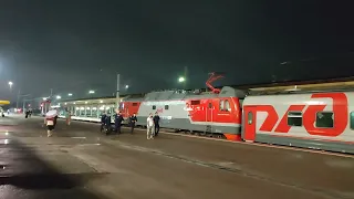 Фирменный поезд №115, сообщением Архангельск -Москва, прибывает на первый путь станции Ярославль!!!