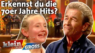 Erkennt Lea mehr veränderte 70er Jahre Hits als Peter Maffay? | Klein gegen Groß