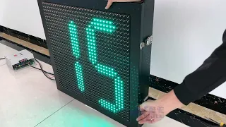 Dot-matrix countdown traffic light