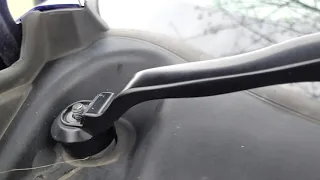 Tutorial - Removing a wiper arm without a puller