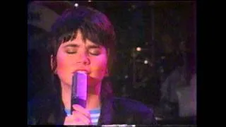 Linda Ronstadt - Hurt So Bad (Official Music Video)