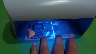 Банкнота номиналом 200 гривен 2014 года под ультрафиолетом. Hryvnia 200 banknote under ultraviolet