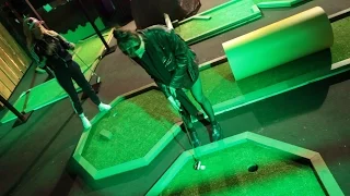 Mini-Golf: Elliphant vs. MØ | Poncho