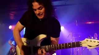 Vinnie Moore THE MAZE