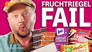 Fantasie Früchte: Sebastian nimmt getrocknete Fruchtriegel auseinander