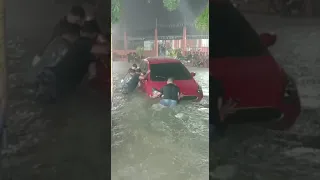 Forte chuva arrasta carros, alaga ruas e casas em Teresina; veja vídeo!