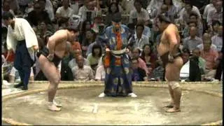 15 Harumafuji vs Myogiryu, kubinage