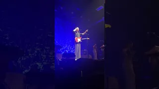 Hozier acknowledges engagement at his show ✨❤️