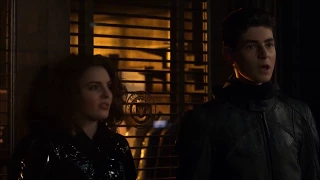 Bruce and Selina 4x16 #1 (Bruce and Selina at the GCPD)
