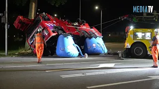 Brandweervoertuig crasht op Kanaalweg Capelle aan den IJssel onderweg naar middelbrand