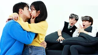 남녀 커플의 키스신을 눈 앞에서 본 10대 남학생들의 반응 (훈남, 훈녀, 커플, 키스)│물어봤다 [ENG CC]