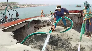 Primitive Technique to Unload Tons of Sand From Giant Boat