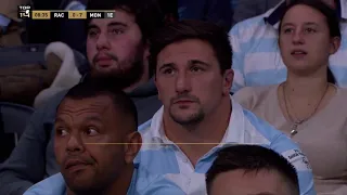 TOP 14 - J8 : Camille Chat fait des oreilles de lapin à Kurtley Beale en tribune