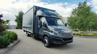 Iveco Daily IS70 z regulowanym stelażem i windą Dhollandia