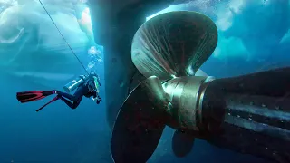Skilled US Diver Inspects Massive Ship Propeller in Freezing Arctic Ocean