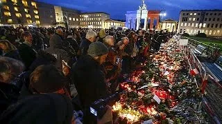 Attentats de Paris : les hommages affluent du monde entier