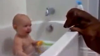 Смех от души! Ребенок в ванной
