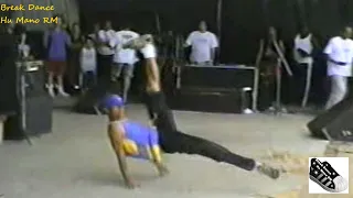 Break Dance no extinto palco da Praça de eventos de Votorantim em 2003 (Projeto Sesc verão 2003).