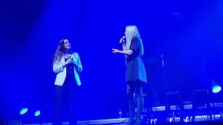 laure azoulay avec lara fabian à l olympia