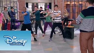 Violetta: Momento Musical: Os rapazes do Boys Band dançam "Ven Con Nosotros"