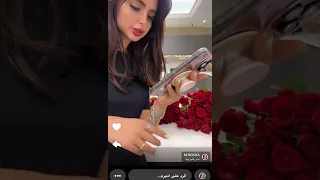 عائلة ميرو | اميره وعبدالرحمن يرتبو بوكيه الورد الكبيره بالفازة 😍❤️