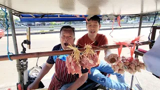 เริ่มจากติดลบล้มเหลวมาทั้งชีวิต สู่ขายหมูพวงวันละพันพวงตอนอายุ 70 | เอิร์ธสดชื่น สร้างอาชีพ