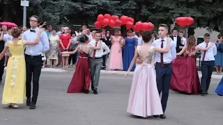 Випускний 2018. Вальс на центральній площі.