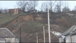 В Георгиевске сошел оползень. Жителей опасной зоны отселили в гостиницу