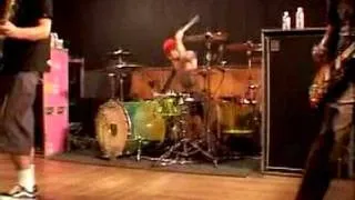 Travis Barker Playing Drums one handed