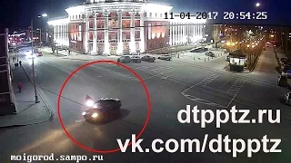 На проспекте Ленина столкнулись легковой автомобиль и мотоциклист
