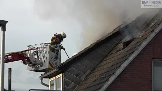 (Cloppenburg) Feuer zerstört Wohnhaus - Dachstuhl brennt total nieder.