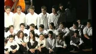 Los Niños del Coro - Vois sur ton chemin (C.Barratier / B.Coulais) - CRH Coro 2005