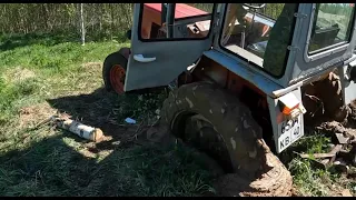 Вытаскиваем трактор Т-25 из болота#tractor#t25#бездорожье