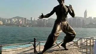 Bruce Lee Statue in Star Avenue in Hong Kong 11.5.2009
