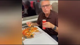 Jose Mourinho eating Pizza 🍕 after Roma win! Mourinho Thug Life•