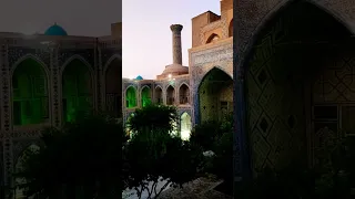 View at Sher-Dor square, Samarkand, Uzbekistan. Вид на внутренний двор Шер-Дор, Самарканд Узбекистан