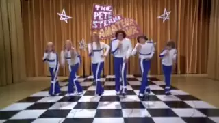 The Brady Bunch sings Sunshine Day and Keep On Dancing