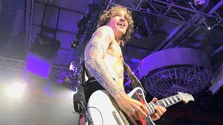 The Darkness - Givin’ Up, 3-5-2024 on Monsters Of Rock Cruise in Studio B.