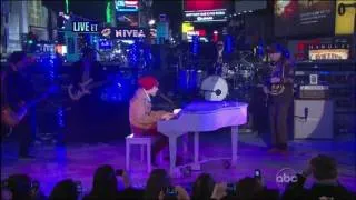 Justin Bieber sings Let It Be live on Times Square