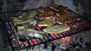 Grilling av grillskiver i peisen, selv om kl er 03:30, må jo ha mat :P