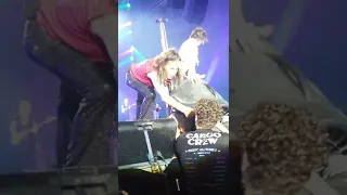 Steven Tyler pissed off with technician