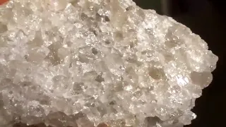 Pedras cheia de cristais  ,,, será tem diamantes ???