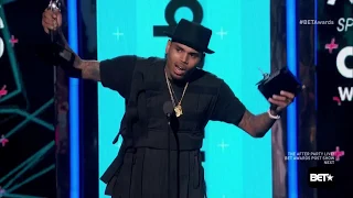 Chris Brown Wins Fandemonium & Best Male R&B/POP