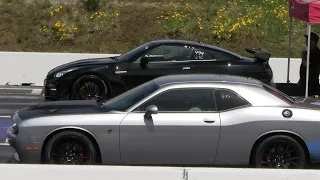 Hellcat vs Nissan GT-R - drag racing