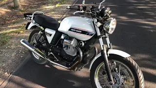 Moto Guzzi V7 Classic - short walk around and engine sound.