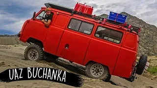 Vanlife im Wohnmobil - Model und Blogger reisen in ausgebautem UAZ Buchanka | Roomtour