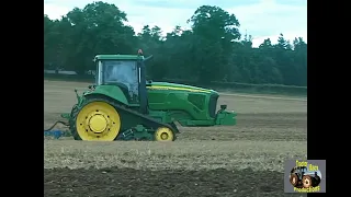 JOHN DEERE 8520 AND 8520T AT NORMAC 2002