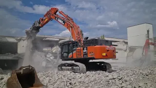 Hitachi 490 demolition